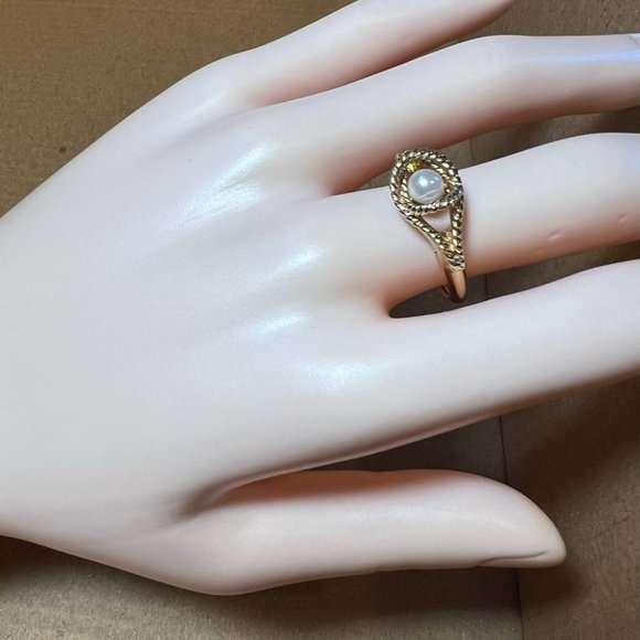 AVON 1977 VINTAGE GENUINE CULTURED PEARL RING~ SIZES 7 - Picture 3 of 8